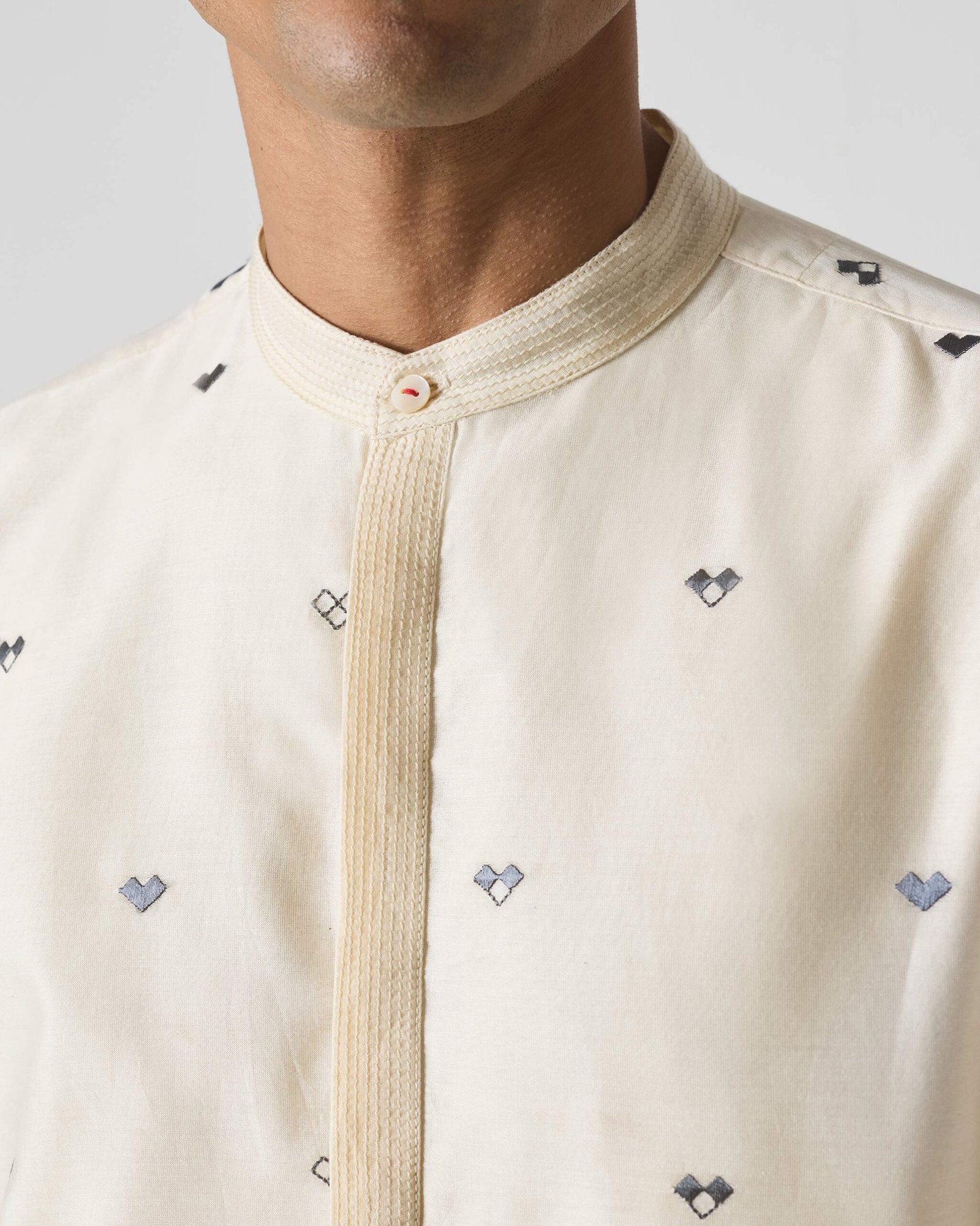 Neckband Kurta - Ivory & Charcoal Embroidered - Image 4